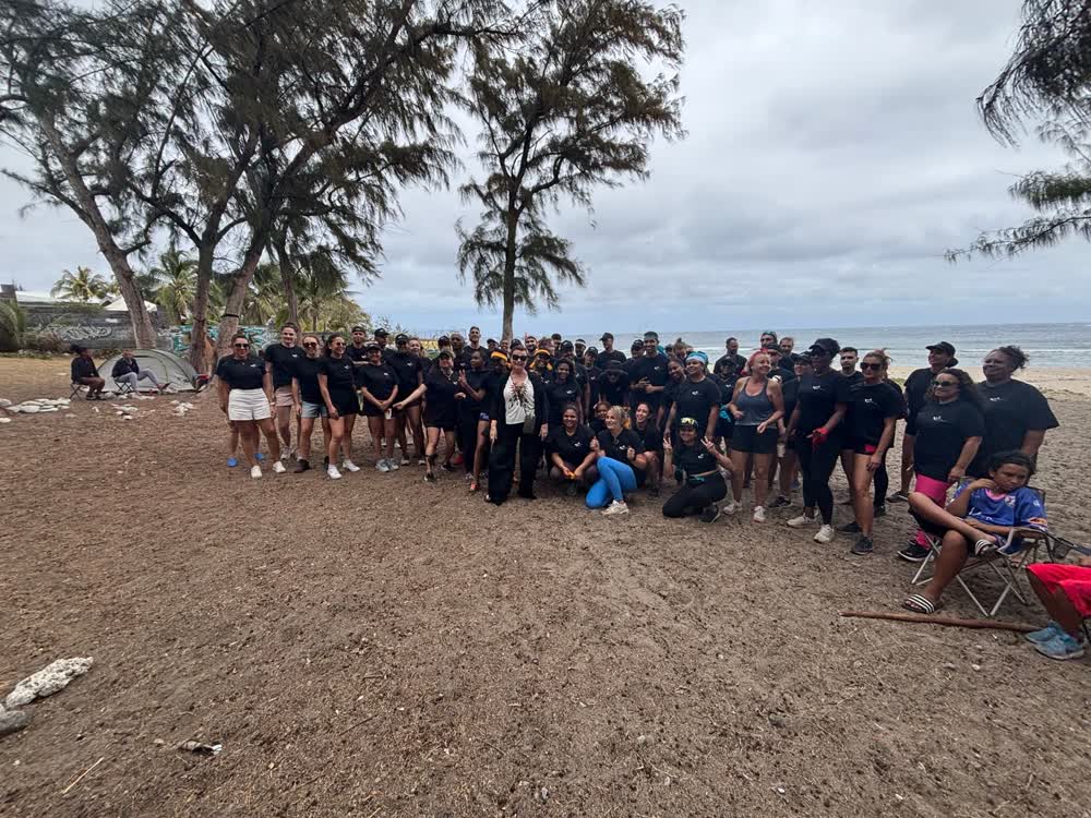 Team building sur la plage intégré au programme d'un séminaire à La Réunion