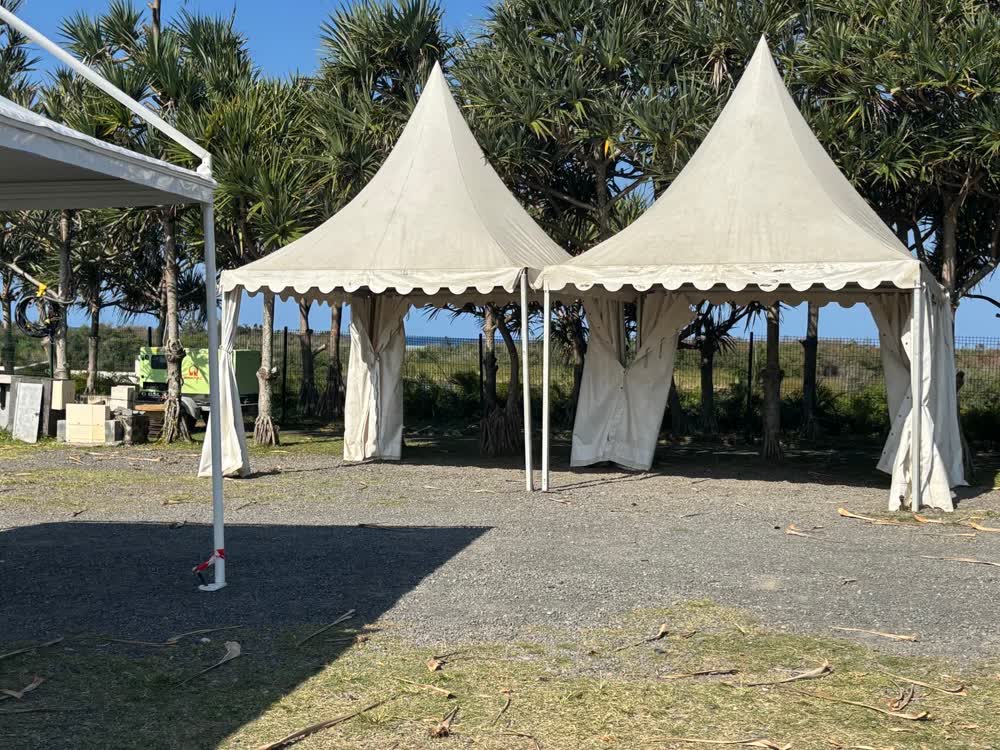 Tentes pagodes installées pour un séminaire d'entreprise en extérieur à La Réunion